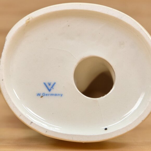 Vintage GOEBEL M J Hummel "Apple Tree Girl" Porcelain Figurine, Made in Germany - Picture 5 of 6